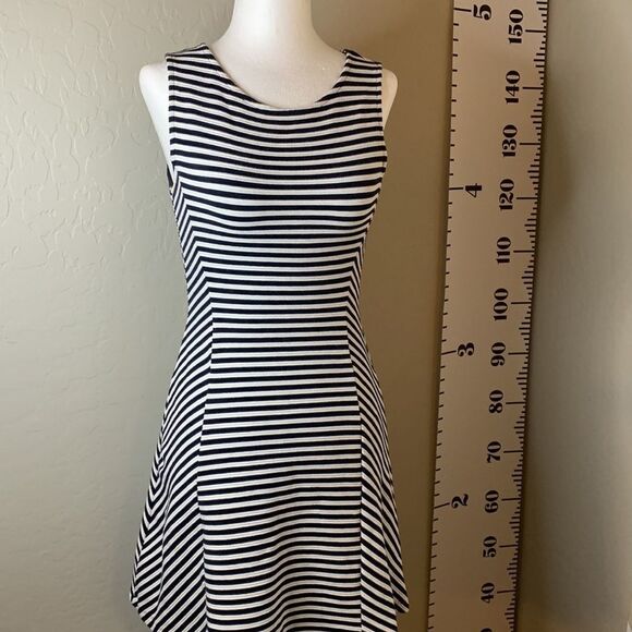 H&m Sleeveless Navy Blue And White Horizontal Stripe A-line Dress Stretchy - Picture 2 of 11